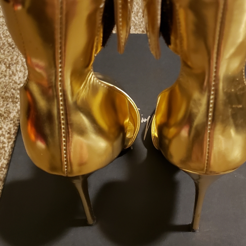 Shoes - Picture 4 of 6
